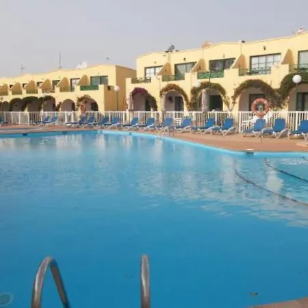 1-bed Sleeps 2 Sunbeds & Towels דירה