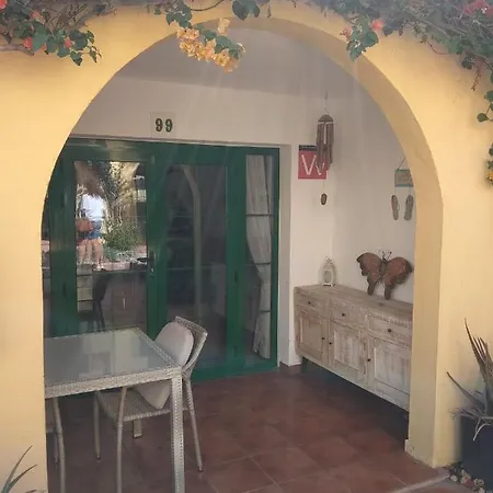 1-bed Sleeps 2 Sunbeds & Towels