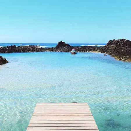 1-bed Sleeps 2 Sunbeds & Towels