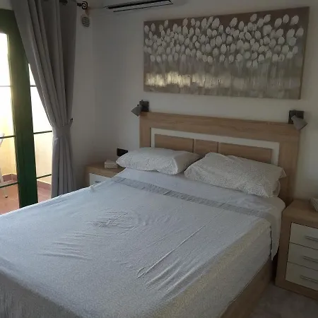 1-bed Sleeps 2 Sunbeds & Towels Lägenhet *