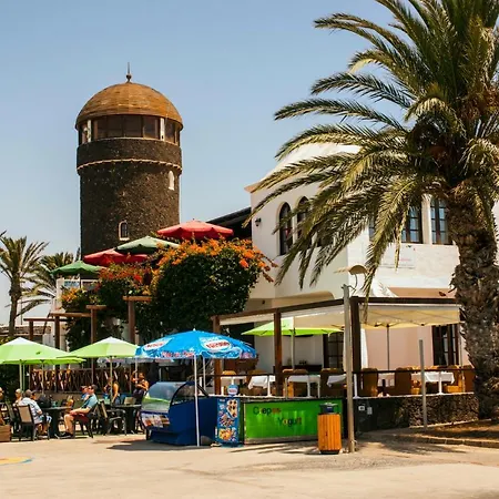 1-bed Sleeps 2 Sunbeds & Towels Lägenhet *