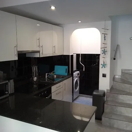 1-bed Sleeps 2 Sunbeds & Towels Lägenhet *